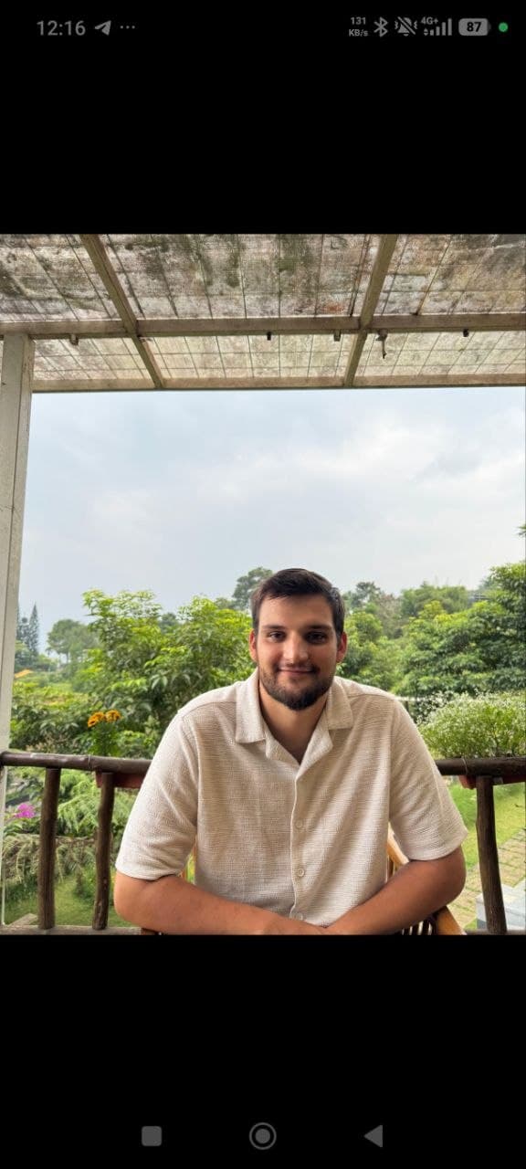 Adrien — co-fondateur de L'Agence Grey